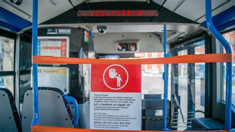 Újra lezárnák az első ajtókat a buszvezetők - AzÜzlet
