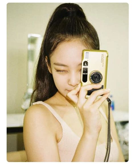 20 Times Blackpinks Jennie Posted Mirror Selfies Proving Shes The