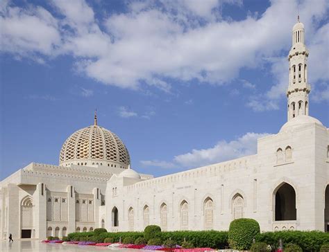 جامع السلطان قابوس الكبير أواخر أعمال المهندس محمد مكية Sultan Qaboos