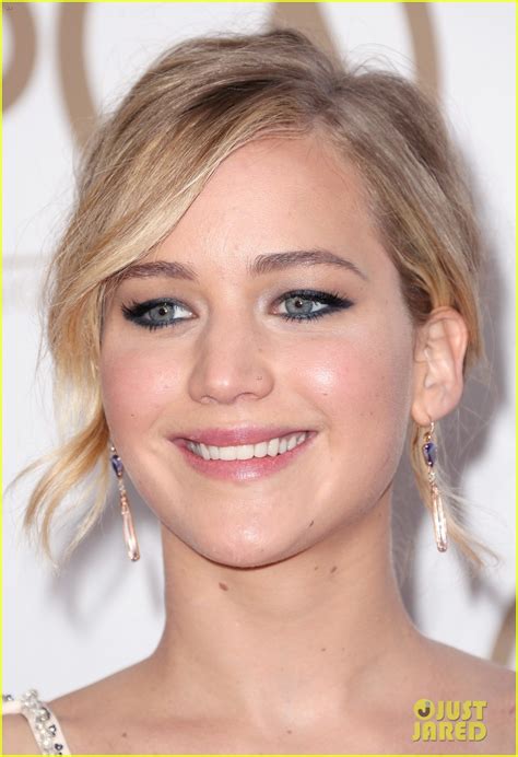 Jennifer Lawrence Stuns On Her First Red Carpet In Months Photo