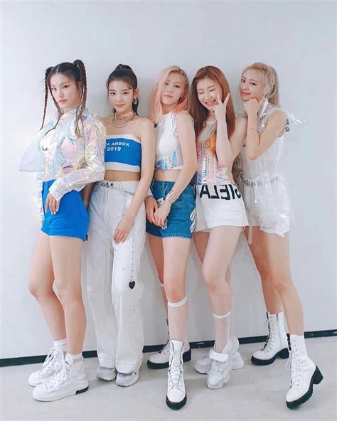Itzy Icy Comeback Outfits Stage Outfits Kpop Outfits Girl Outfits