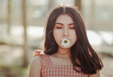 รูปภาพ แนวตั้ง สวย ศิลปะ เหล้าองุ่น สีพาสเทล สาว ผสม ตกแต่งใหม่ มีความสุข ดอกไม้