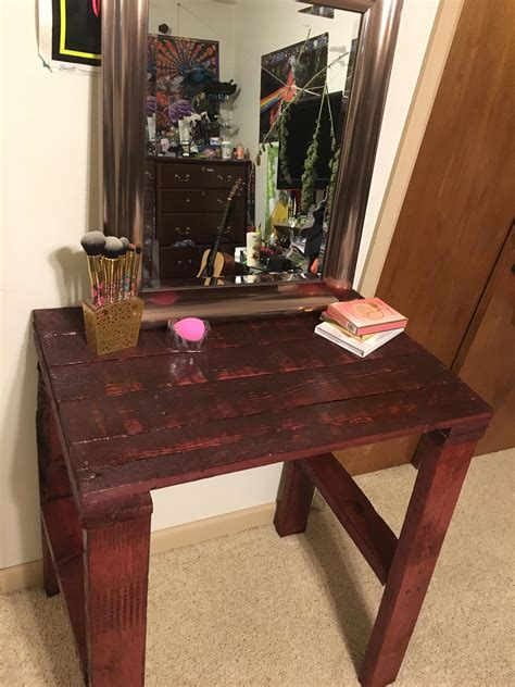 A makeup vanity is something that every woman should have in her bedroom, no matter how big or small the room is. Made this DIY makeup vanity from pallets and love it ...