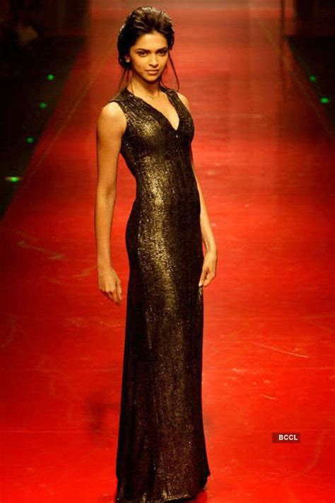 Queen Of Hearts Deepika Stands 6 Feet