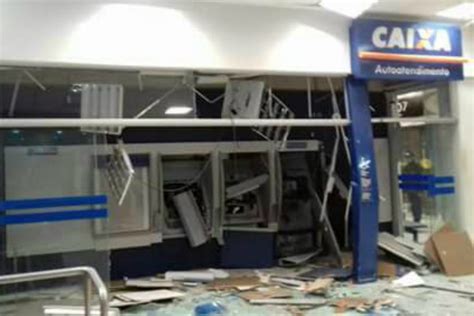 bandidos invadem supermercado e explodem caixas eletrônicos curitiba e região notícias