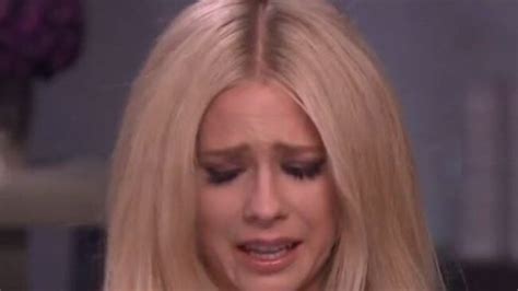 Avril Lavigne Breaks Down In Tears Discussing Lyme Disease Diagnosis During Tv Interview News