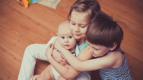 Study: Firstborn children are smarter than their siblings