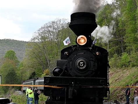Scenic West Virginia Train Route Reopens For First Time In Nearly 40 Years