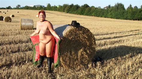 Anna Naked On Straw Bales 40 Pics XHamster