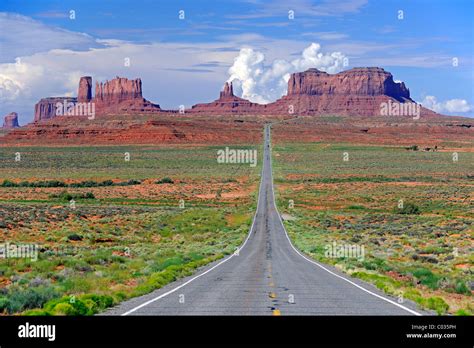 Monument Valley Highway Shot Hi Res Stock Photography And Images Alamy