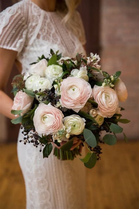 26 Lovely Ranunculus Wedding Bouquets That Inspire Weddingomania