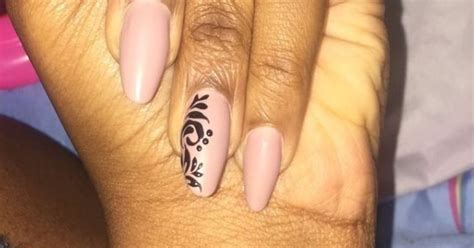 Womans Manicure Photo Bends Minds And Fingers On Twitter Huffpost Style