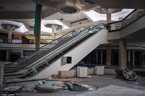 Inside Americas Abandoned Malls In 35 Haunting Photos