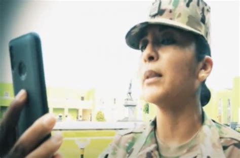 Youtube Viral Madre E Hija Militar Conmueven Con Emotivo Saludo Por Videollamada En El Día De