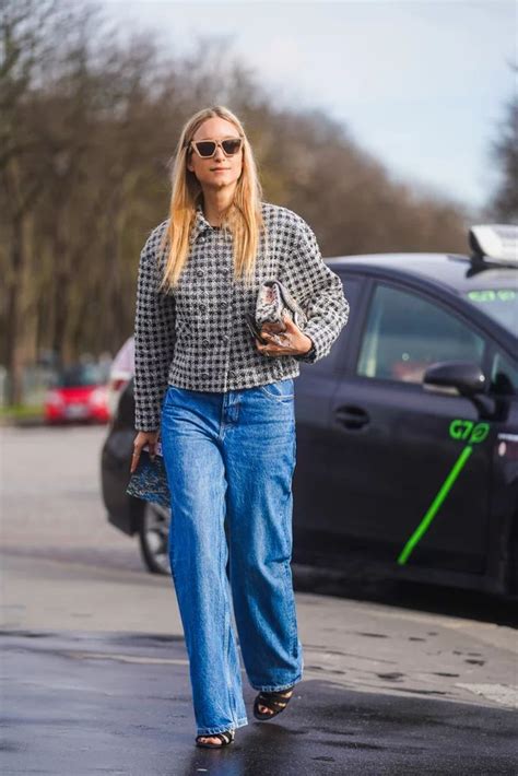 22 Ways To Style Baggy Jeans With Everything From Blazers To Crop Tops