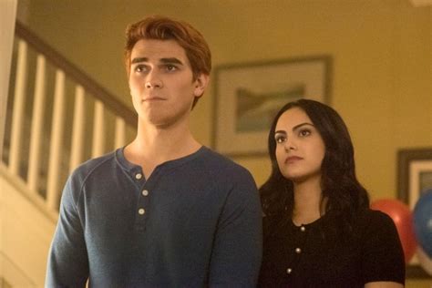 Riverdales Camila Mendes Says Theres ‘someone Else For Veronica Us