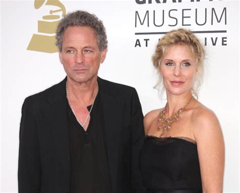 Wife Of Fleetwood Macs Lindsey Buckingham Seeks Divorce