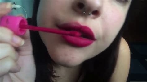 Asmr Lipstick Application Up Close Mouth Sounds Hand Movements Tapping No Talking Youtube