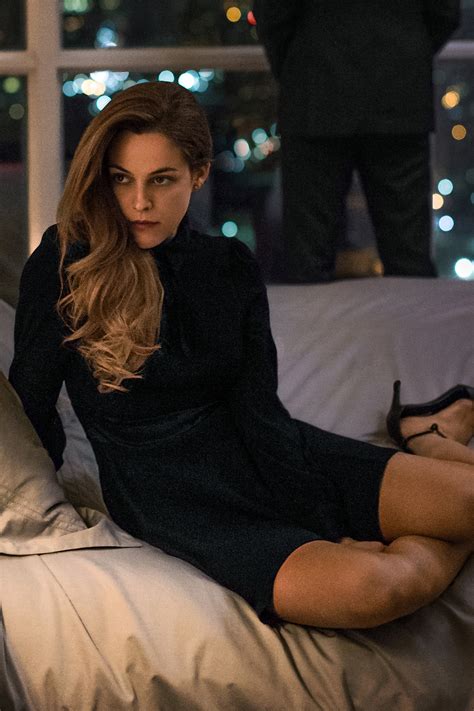 The Girlfriend Experiences Riley Keough Is The Femme Fatale We Never