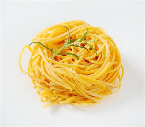 Un Paquet De Spaghetti Dans Un Choc Image Stock Image Du Pâtes Glace