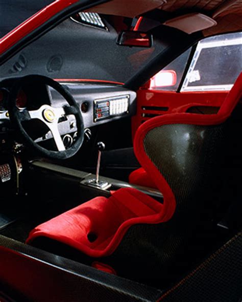 El ferrari f40 es un automóvil superdeportivo berlinetta de 2 puertas biplaza, producido por el fabricante de automóviles italiano ferrari.su fabricación comenzó en 1987 con motivo del 40 aniversario de la fundación de la marca. Ferrari F40 (1987) - Ferrari.com