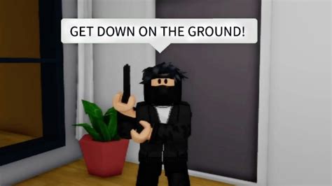 When A Murderer Breaks Into Your House Meme Roblox Youtube