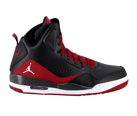 (projet personnel)dessin du modèle de basket nike air jordan sur illustrator.déclinaison en mode éclaté.mise en page des affiches a1. Chaussures Basket Air Jordan SC3 Noir/Rouge, Baskets Homme ...