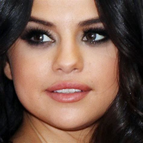 Selena Gomezs Makeup Photos And Products Steal Her Style Selena