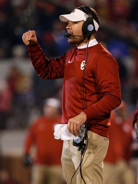 Early Riser Lincoln Riley Helps Revive Oklahoma Offense