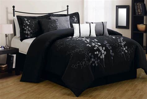 Bedroom sets black are stylish and elegant and their unbelievable deals will make your jaw drop. Stylish And Elegant Black Comforter For Your Bedroom ...