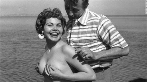 Vintage Robert Mitchum Holds Nude Actress Simone Sexiezpicz Web Porn