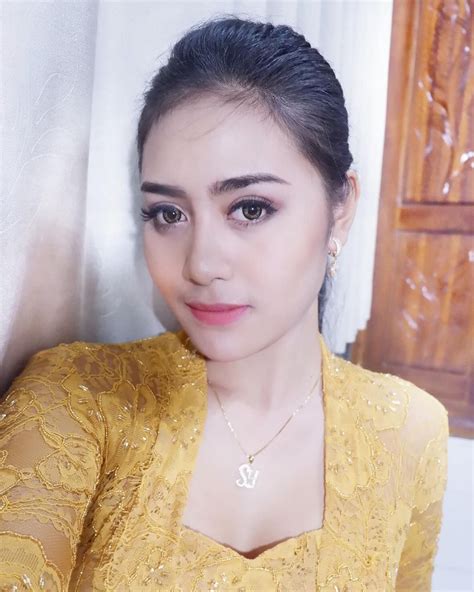 Ayu Sintya Dewi Sh On Instagram “😇😇😇😇” Kecantikan Orang Asia Gadis Gadis Cantik Wanita Cantik