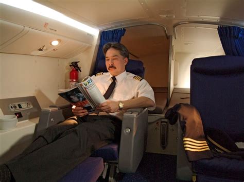 The Secret Bedrooms Where Flight Attendants And Pilots Sleep Things Life