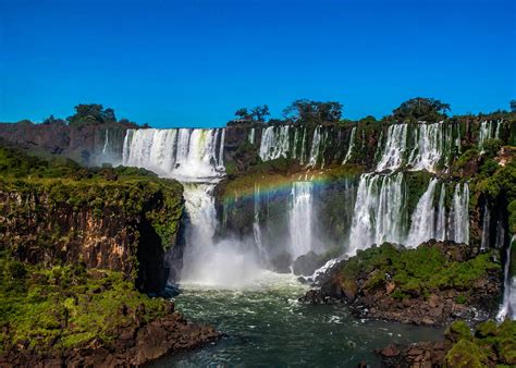 Les chutes servent de frontière naturelle entre les deux pays. Les chutes d'Iguazú en Argentine - Alexandre Bauer Photography
