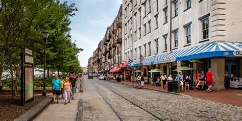 Savannahs Waterfront River Street Savannah Ga Usa