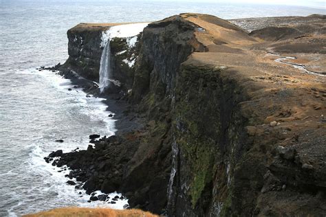 Landslide In Northwest Iceland Cliff Collapses Iceland Monitor