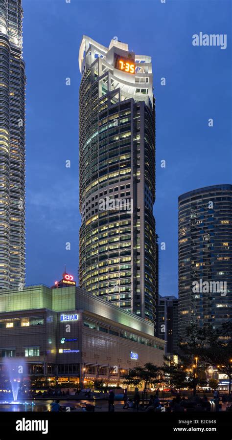 Menara Maxis Kuala Lumpur Stock Photo Alamy