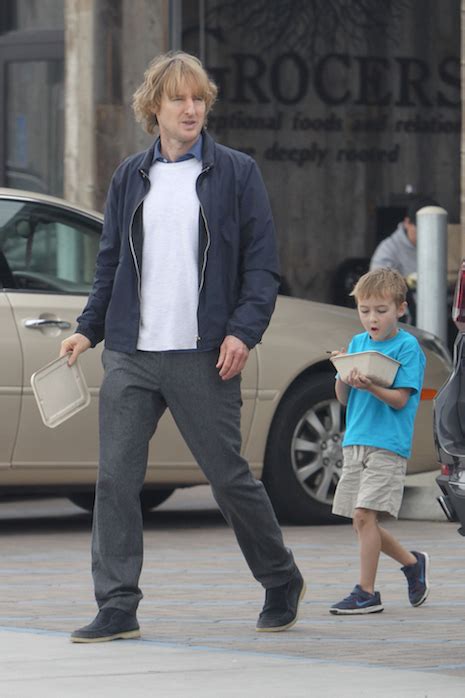 Luke wilson has 2 brothers, owen and andrew. Owen Wilson Is Happy As A Bachelor Dad | Oye! Times