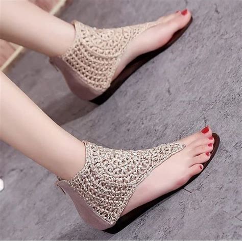 La Imagen Puede Contener Una O Varias Personas Y Calzado Crochet Sandals Crochet Shoes Shoes