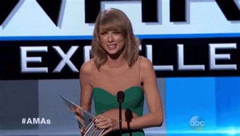 17 Times Watching Taylor Swift And Her Famous Friends React To The Amas