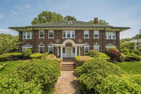 Take A Look Inside This Historic Waterfront Douglaston Home Thats On