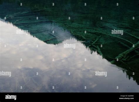Mirror Lake Reflections In Jiuzhaigou Valley Stock Photo Alamy