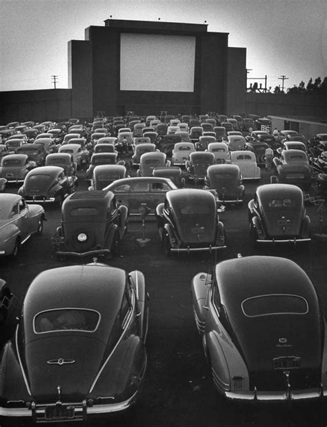 The Days Of The Drive In Movie Theaters Through Rare Photographs 1930