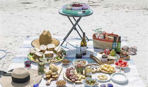 Plan A Beach Picnic In 12 Easy Steps The Table By Harry And David