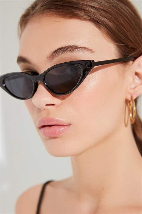 Urban Outfitters The Cats Meow Cat Eye Sunglasses Bril Oog Portret