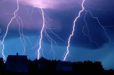 19 Electrifying Photos Of Epic Storms Lightning Sky Lightning
