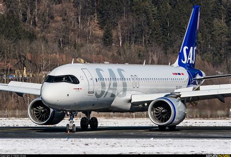 Se Roy Sas Scandinavian Airlines Airbus A320 Neo At Innsbruck
