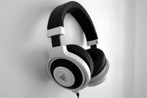 Razer Headphones Bw Wallpaper Hd Music 4k Wallpapers Images And