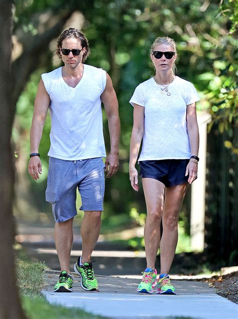 Gwyneth Paltrow And Brad Falchuk A Romantic Take Stroll Around The Hamptons Gwyneth Paltrow