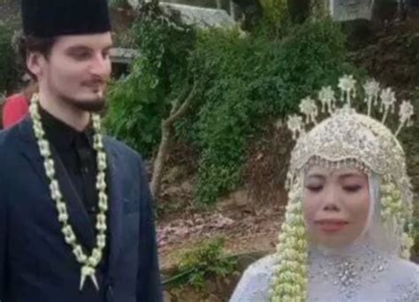 Viral Ustazah Di Lombok Dinikahi Bule Asal Belgia Awalnya Menolak